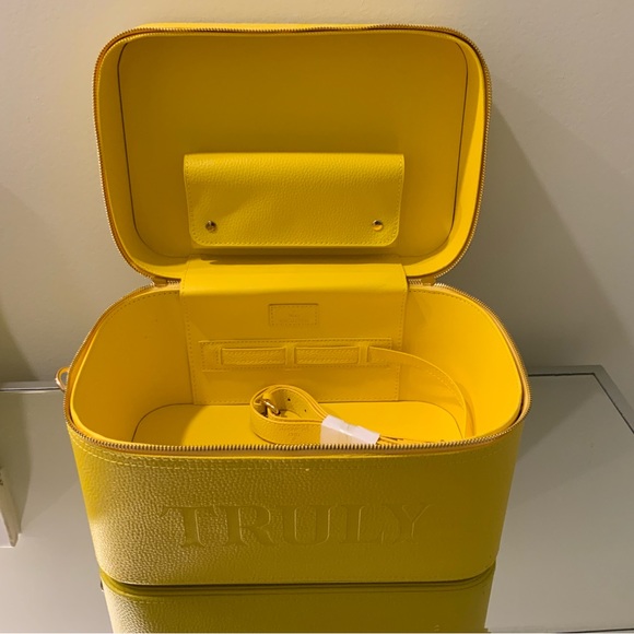 Truly yellow Beauty case brand new - Picture 11 of 15